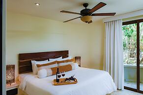 El Taj Oceanfront & Beachside Condo Hotel