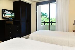 El Taj Oceanfront & Beachside Condo Hotel
