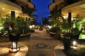 El Taj Oceanfront & Beachside Condo Hotel