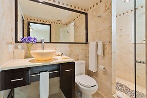 El Taj Oceanfront & Beachside Condo Hotel