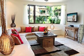 El Taj Oceanfront & Beachside Condo Hotel