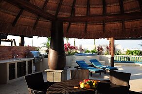 El Taj Oceanfront & Beachside Condo Hotel