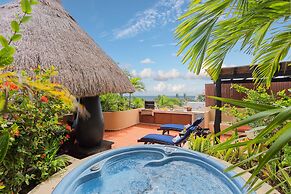 El Taj Oceanfront & Beachside Condo Hotel
