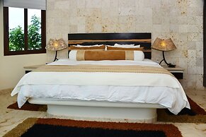 El Taj Oceanfront & Beachside Condo Hotel
