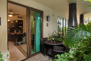 El Taj Oceanfront & Beachside Condo Hotel