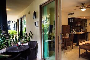 El Taj Oceanfront & Beachside Condo Hotel