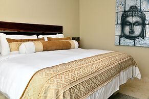 El Taj Oceanfront & Beachside Condo Hotel