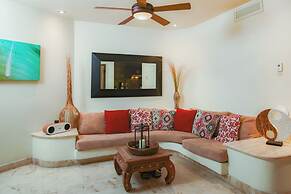 El Taj Oceanfront & Beachside Condo Hotel