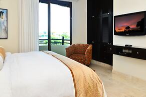 El Taj Oceanfront & Beachside Condo Hotel