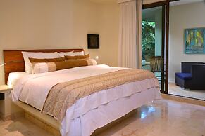 El Taj Oceanfront & Beachside Condo Hotel