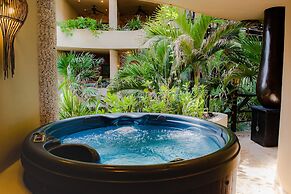 El Taj Oceanfront & Beachside Condo Hotel