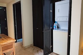El Taj Oceanfront & Beachside Condo Hotel