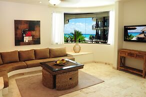 El Taj Oceanfront & Beachside Condo Hotel