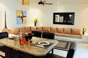 El Taj Oceanfront & Beachside Condo Hotel