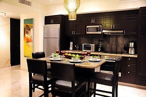 El Taj Oceanfront & Beachside Condo Hotel