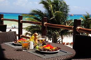 El Taj Oceanfront & Beachside Condo Hotel