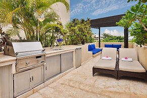El Taj Oceanfront & Beachside Condo Hotel