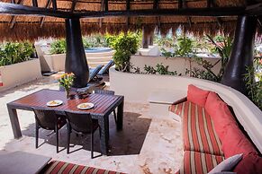 El Taj Oceanfront & Beachside Condo Hotel