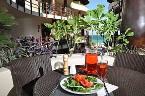 El Taj Oceanfront & Beachside Condo Hotel