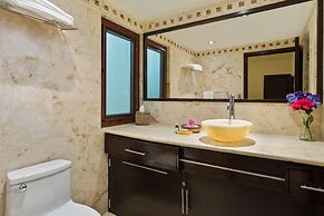 El Taj Oceanfront & Beachside Condo Hotel