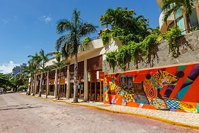 El Taj Oceanfront & Beachside Condo Hotel