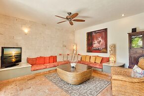 El Taj Oceanfront & Beachside Condo Hotel