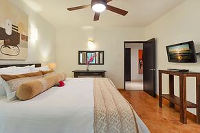 El Taj Oceanfront & Beachside Condo Hotel