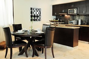 El Taj Oceanfront & Beachside Condo Hotel