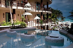 El Taj Oceanfront & Beachside Condo Hotel
