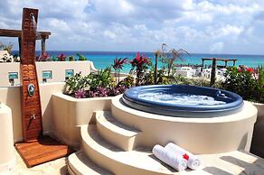 El Taj Oceanfront & Beachside Condo Hotel