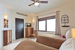 El Taj Oceanfront & Beachside Condo Hotel