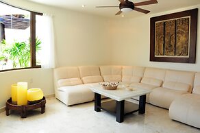 El Taj Oceanfront & Beachside Condo Hotel