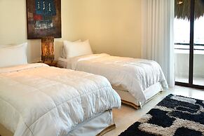 El Taj Oceanfront & Beachside Condo Hotel