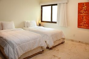 El Taj Oceanfront & Beachside Condo Hotel