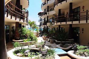El Taj Oceanfront & Beachside Condo Hotel