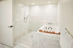 Ka Laʻi Waikiki Beach, LXR Hotels & Resorts