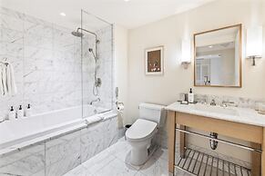 Ka Laʻi Waikiki Beach, LXR Hotels & Resorts