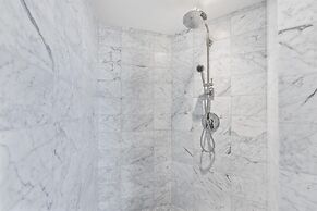 Ka Laʻi Waikiki Beach, LXR Hotels & Resorts