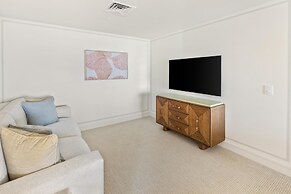 Ka Laʻi Waikiki Beach, LXR Hotels & Resorts