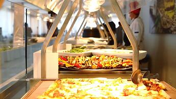 Color Metropolitan Family Hotel