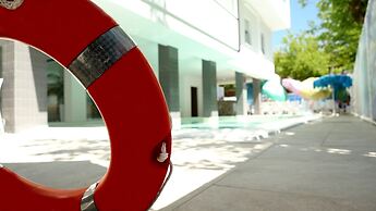 Color Metropolitan Family Hotel