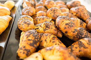 Color Metropolitan Family Hotel