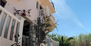 Frideriki Studios & Apartments