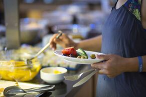 Tuntas Beach Hotel Altinkum