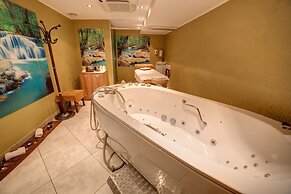 INTERNATIONAL Hotel Casino & Tower Suites