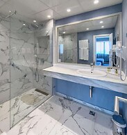 INTERNATIONAL Hotel Casino & Tower Suites