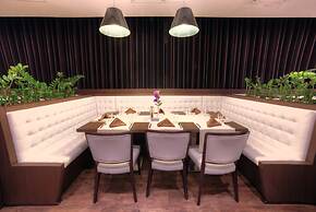 INTERNATIONAL Hotel Casino & Tower Suites