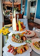 INTERNATIONAL Hotel Casino & Tower Suites