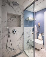 INTERNATIONAL Hotel Casino & Tower Suites