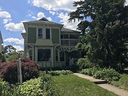 Niagara Inn Bed & Breakfast